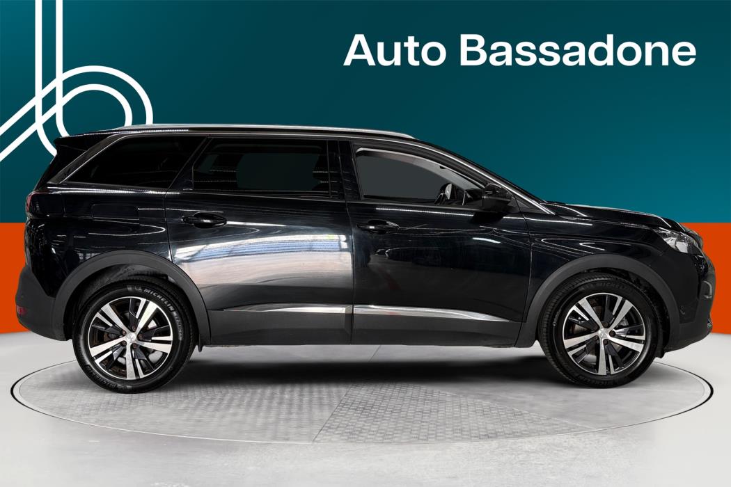 PEUGEOT 5008 2018