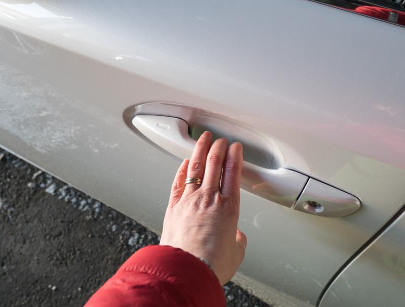 Lexus IS 300h oven kahva