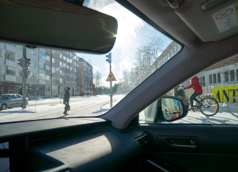 Näkymä Lexus IS 300h:n ohjaamosta