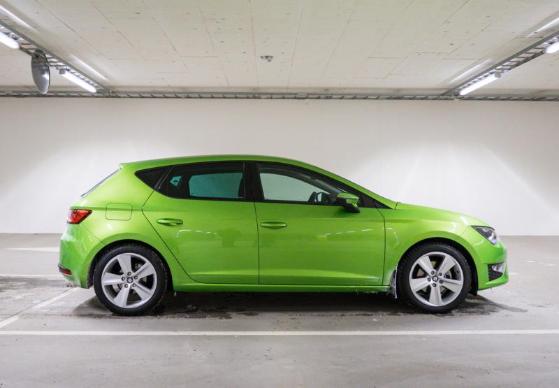 Seat Leon Leonidas parkkihallissa