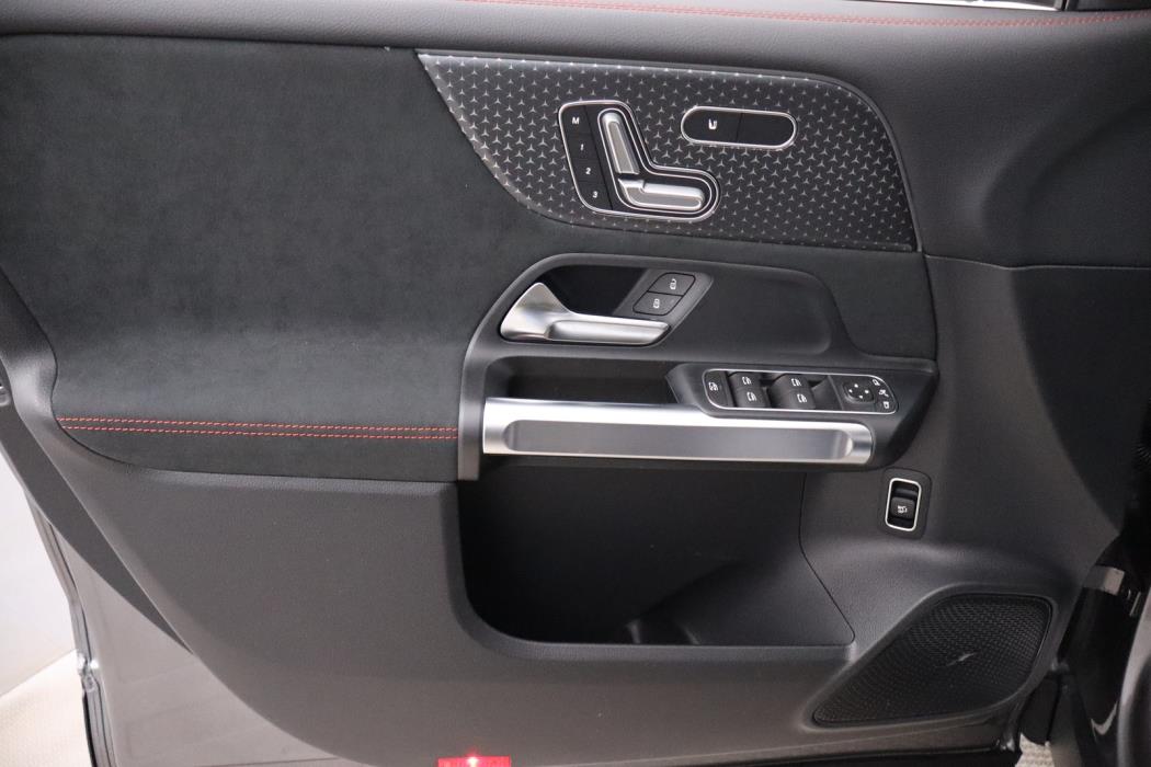 Mercedes-Benz EQB 2024