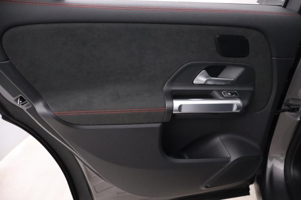 Mercedes-Benz EQB 2024