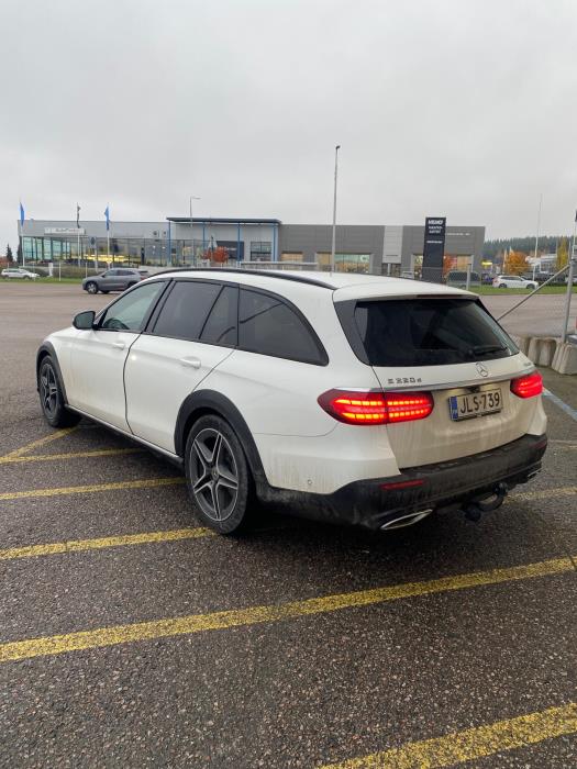 MERCEDES-BENZ E 2021