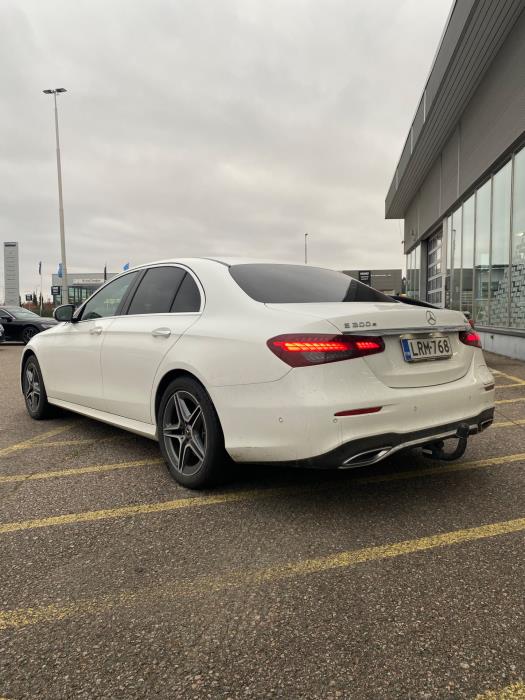 MERCEDES-BENZ E 2022