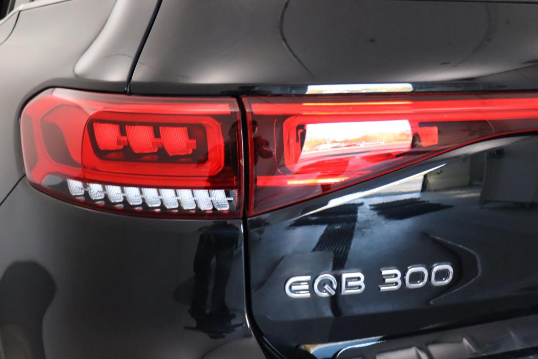 MERCEDES-BENZ EQB 2022