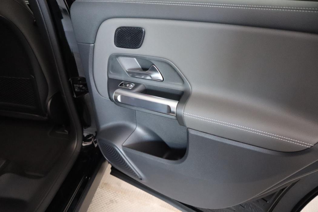 Mercedes-Benz EQB 2025