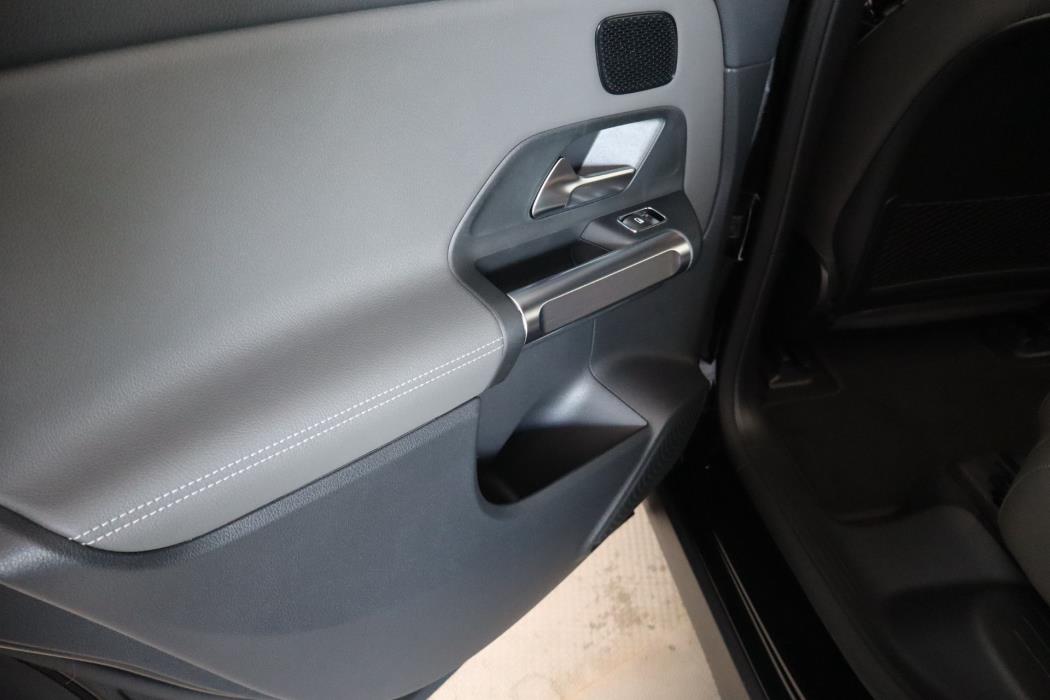 Mercedes-Benz EQB 2025