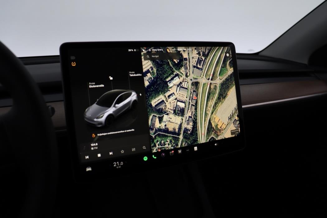 TESLA Model Y 2024