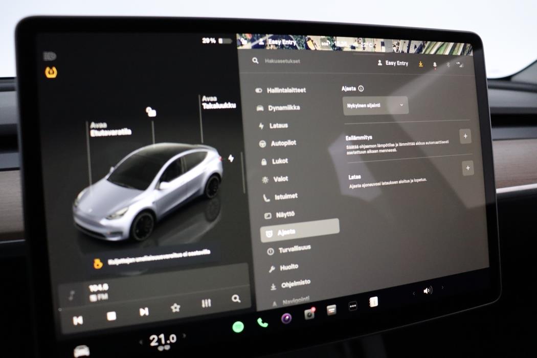 TESLA Model Y 2024