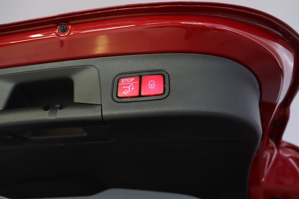 MERCEDES-BENZ EQA 2024