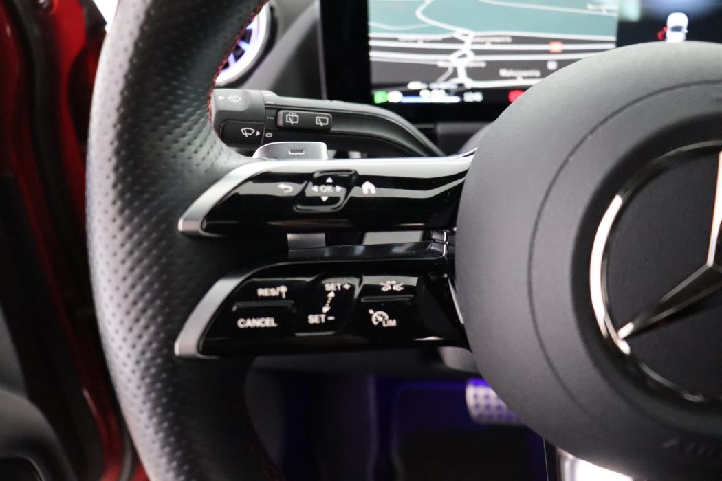 MERCEDES-BENZ EQA 2024