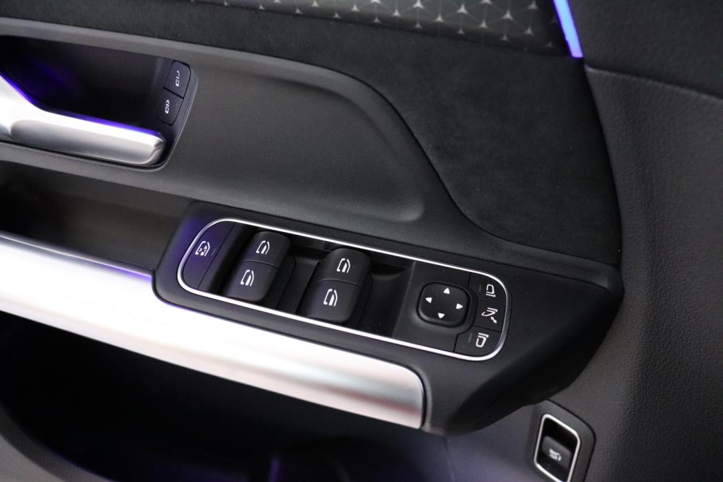 MERCEDES-BENZ EQA 2024
