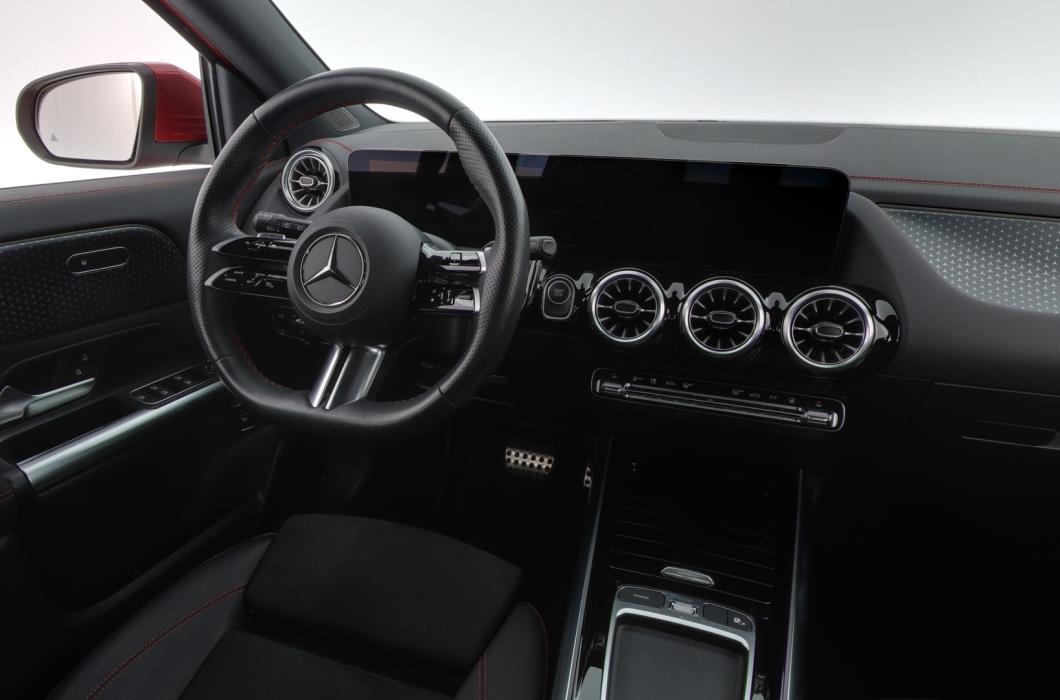 MERCEDES-BENZ EQA 2024