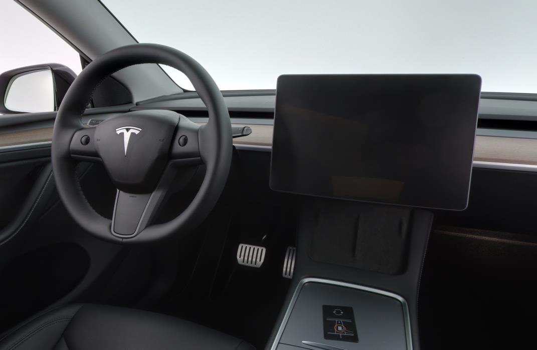 TESLA Model Y 2024