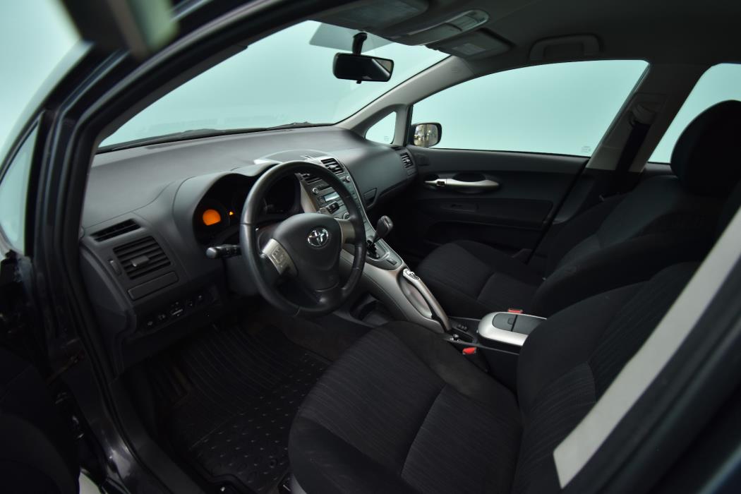 TOYOTA Auris 2007