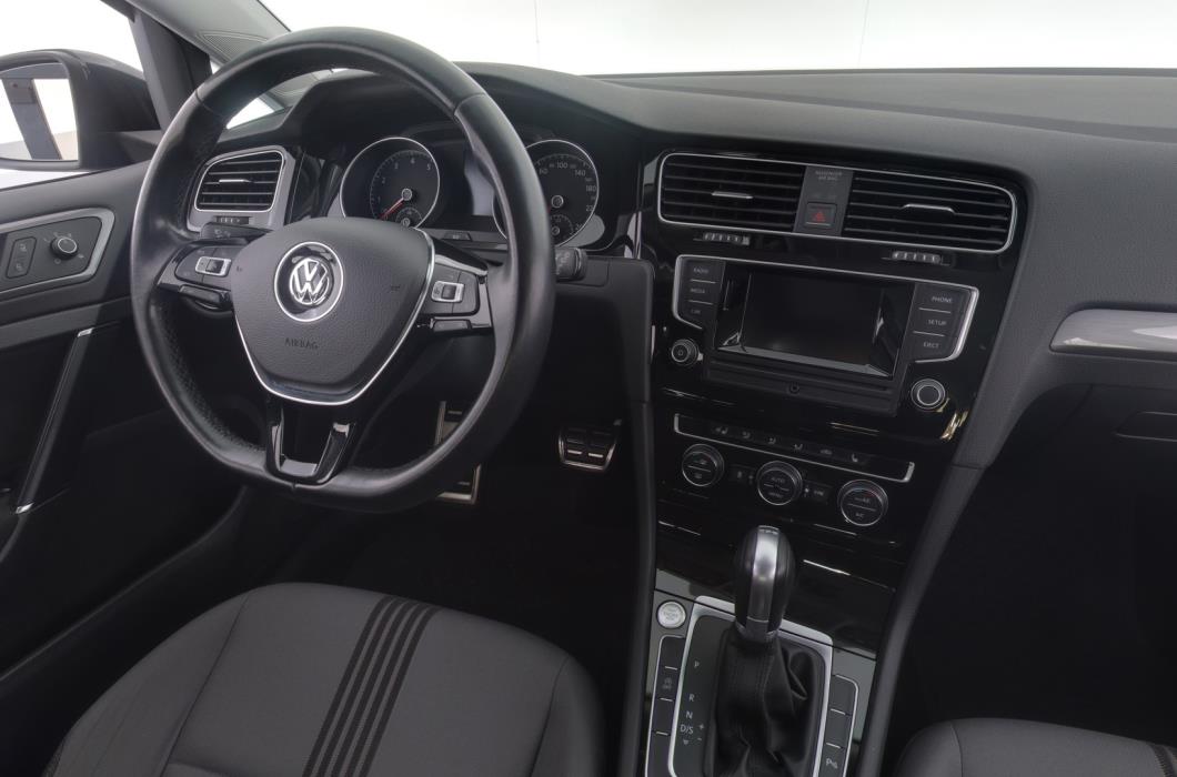 VOLKSWAGEN Golf 2016