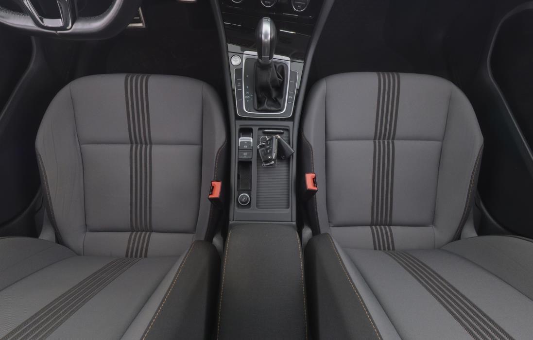 VOLKSWAGEN Golf 2016