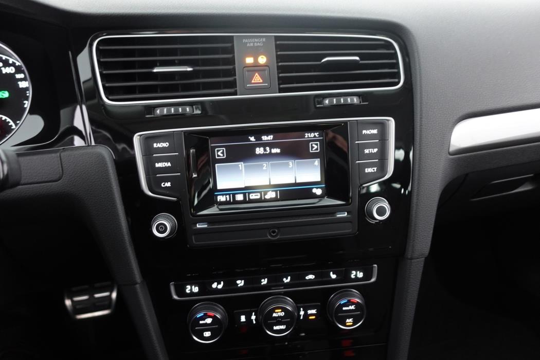 VOLKSWAGEN Golf 2016