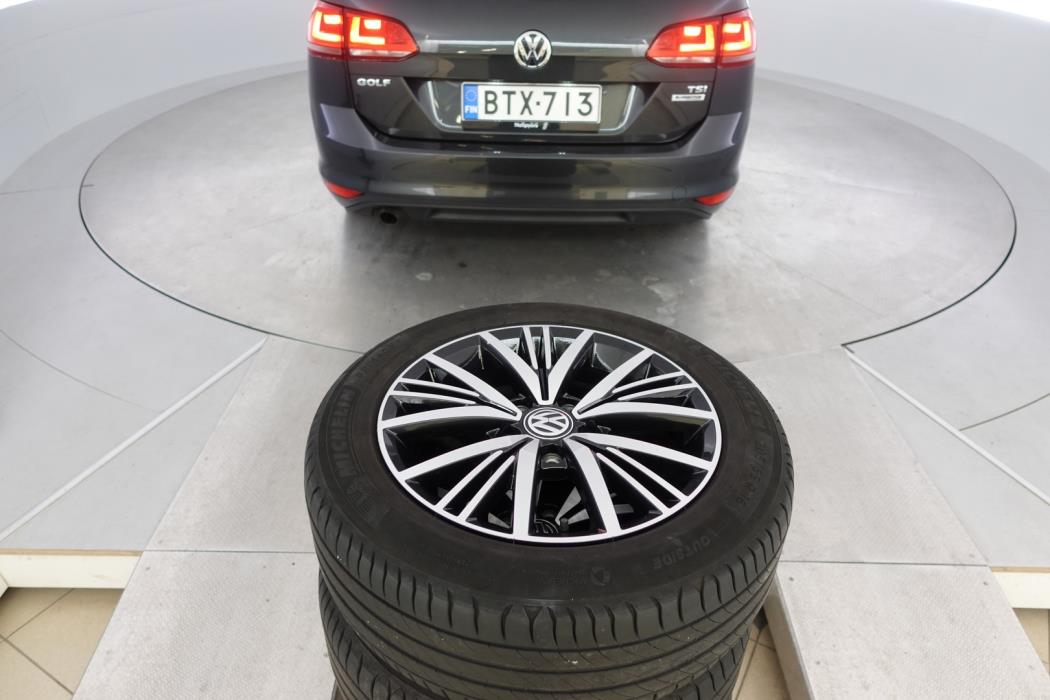 VOLKSWAGEN Golf 2016