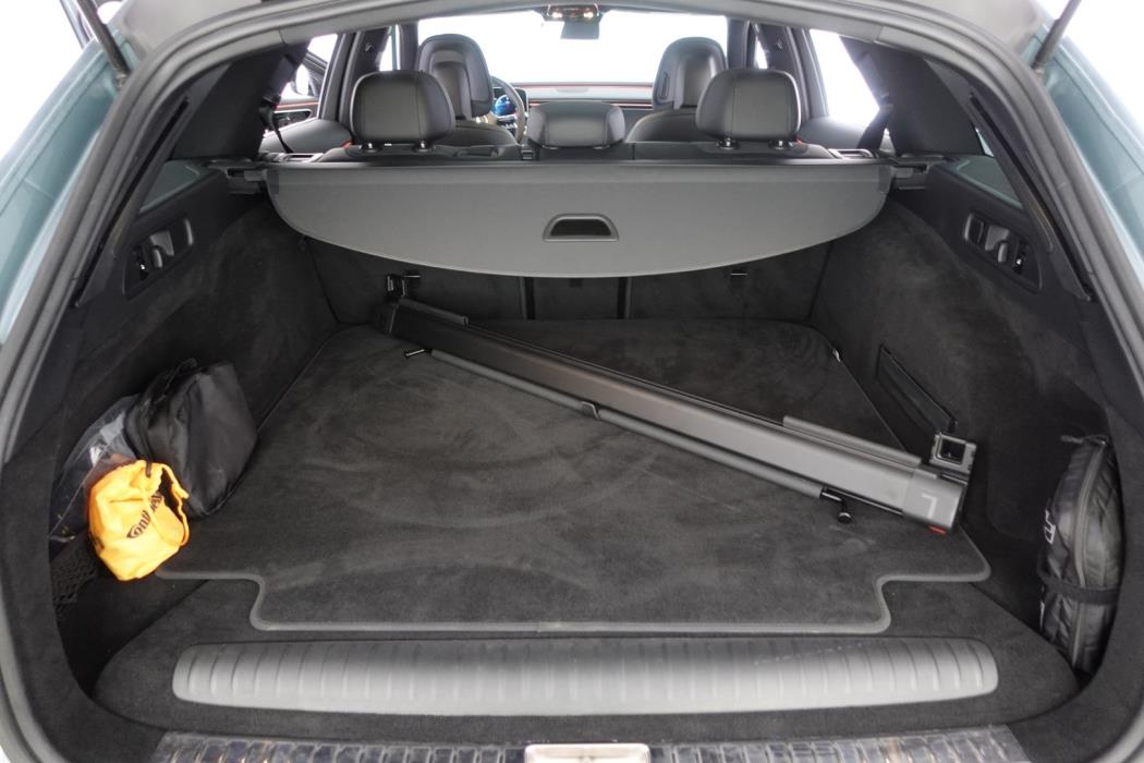 MERCEDES-BENZ E 2023