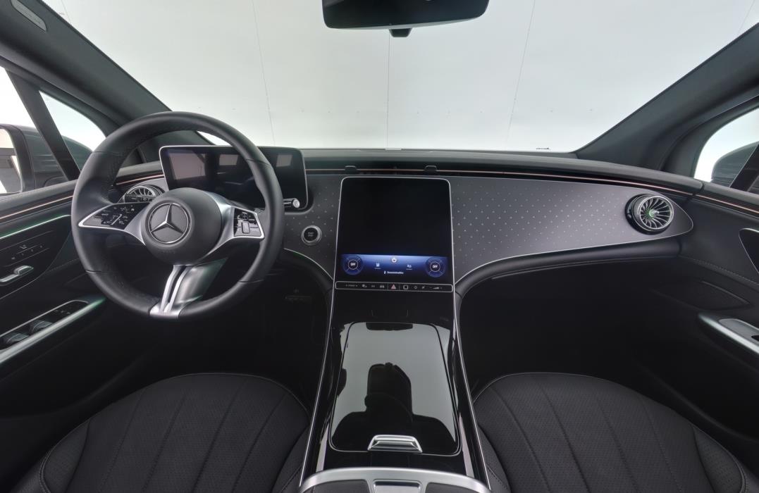 MERCEDES-BENZ EQE 2024