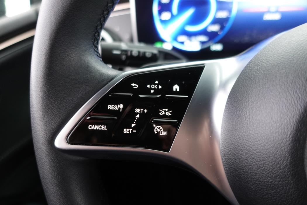 MERCEDES-BENZ EQE 2024