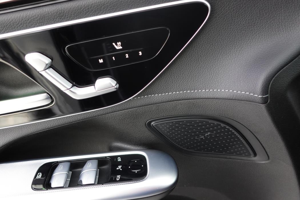 MERCEDES-BENZ EQE 2024