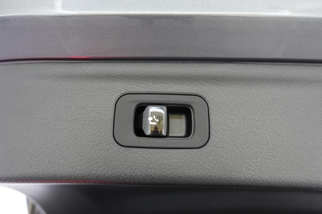 MERCEDES-BENZ EQE 2024