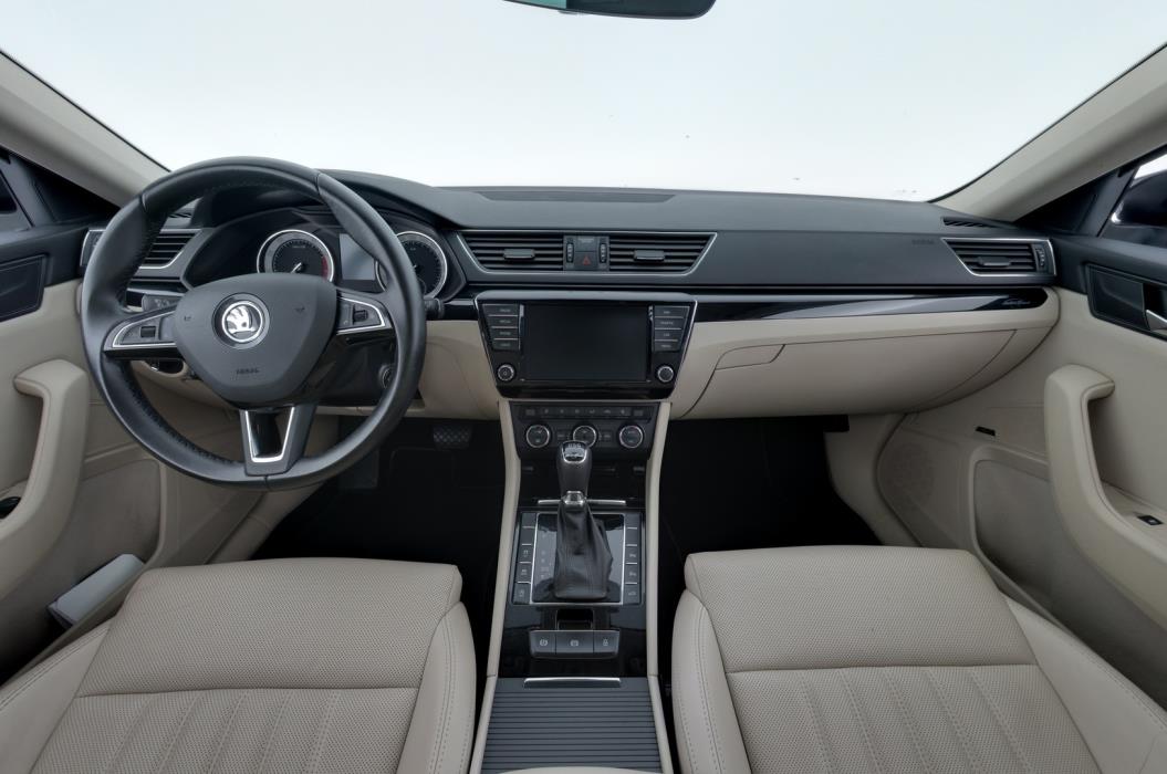 SKODA Superb 2016
