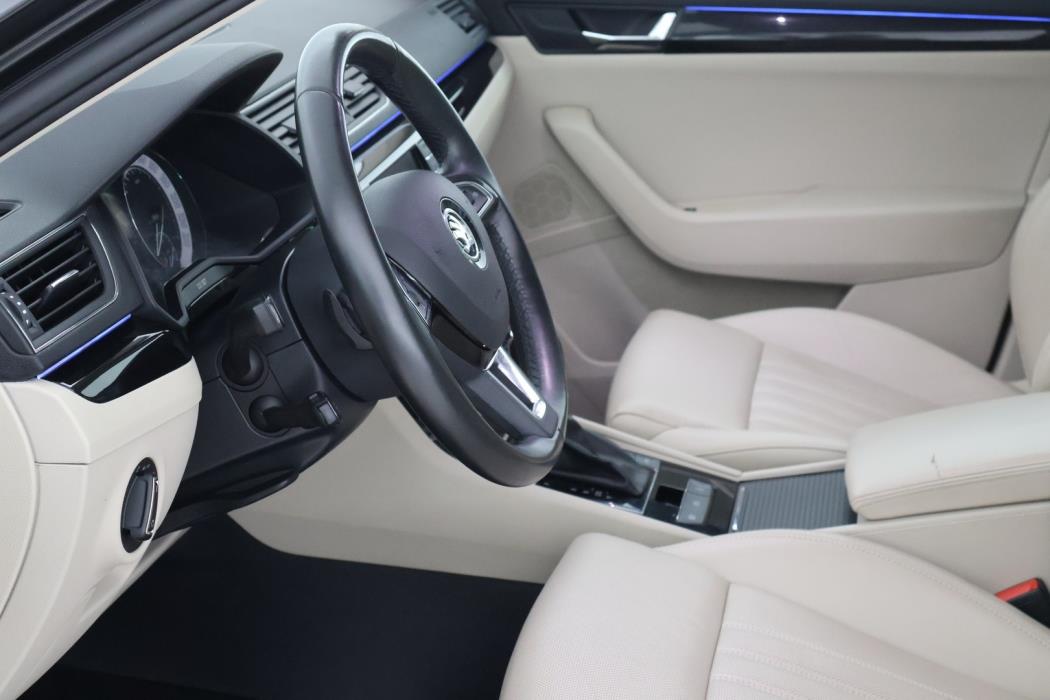 SKODA Superb 2016