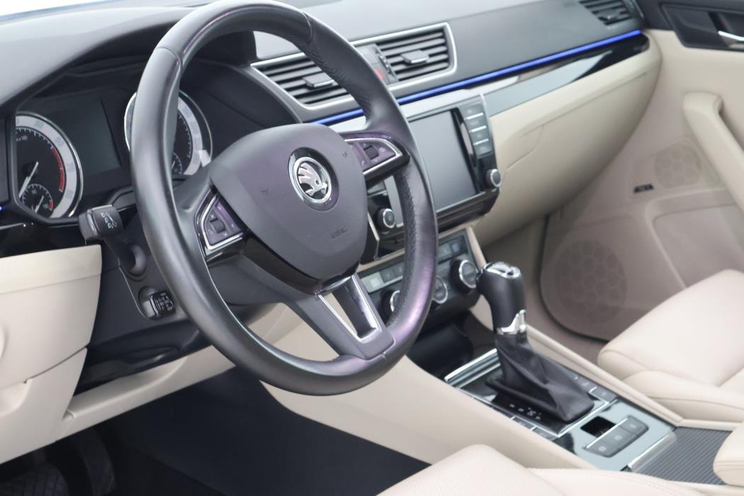 SKODA Superb 2016