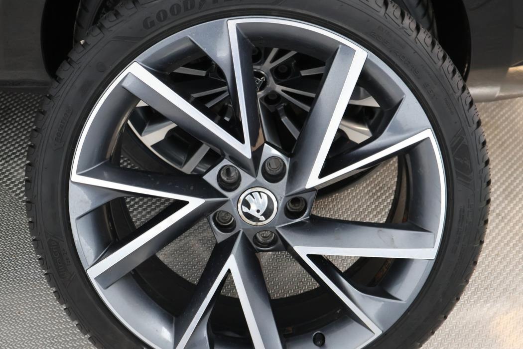 SKODA Superb 2016