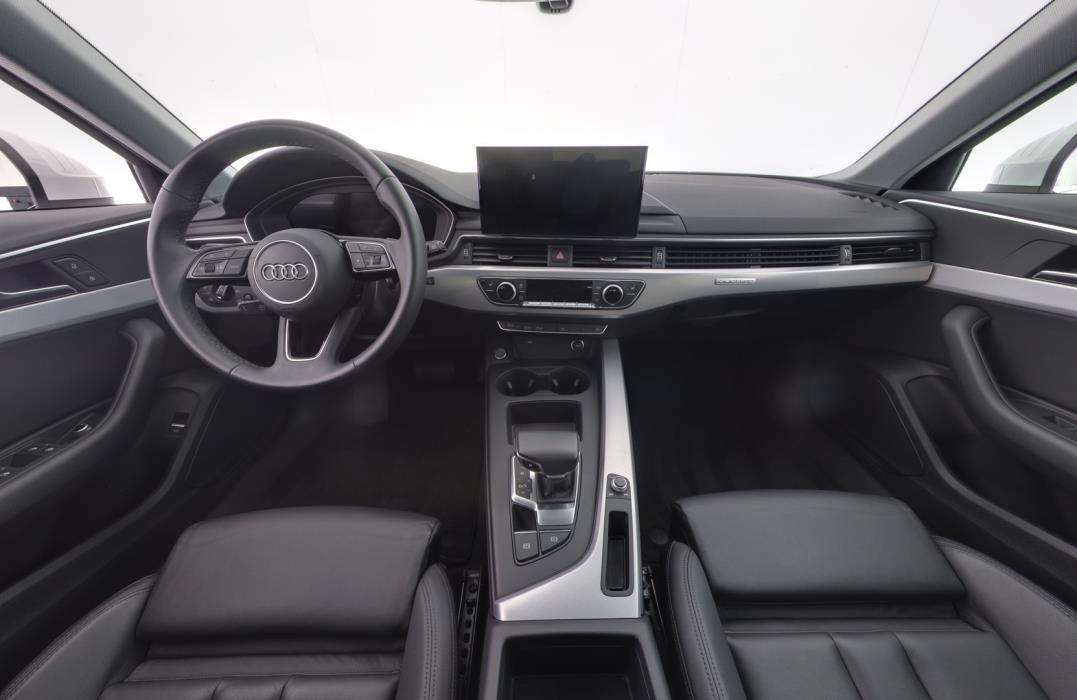 AUDI A4 2023