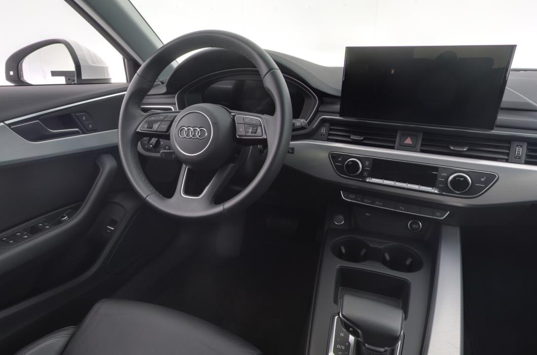 AUDI A4 2023