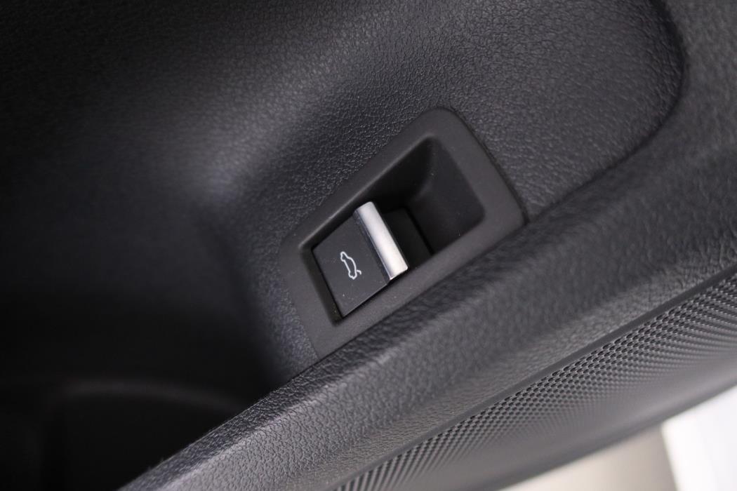 AUDI A4 2023
