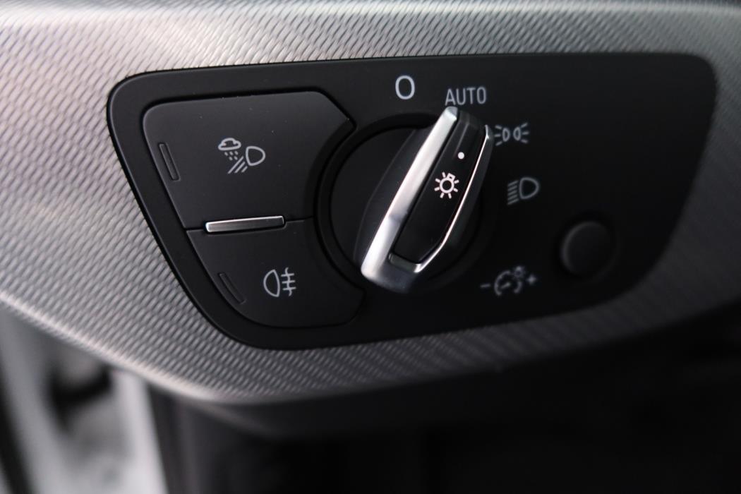 AUDI A4 2023