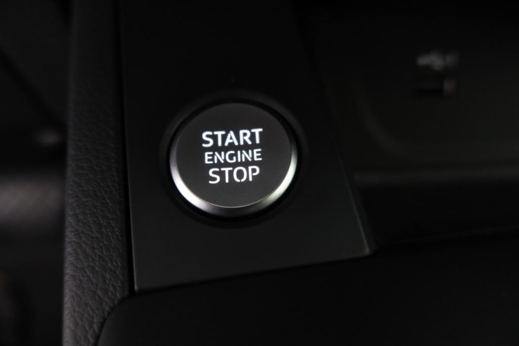 AUDI A4 2023
