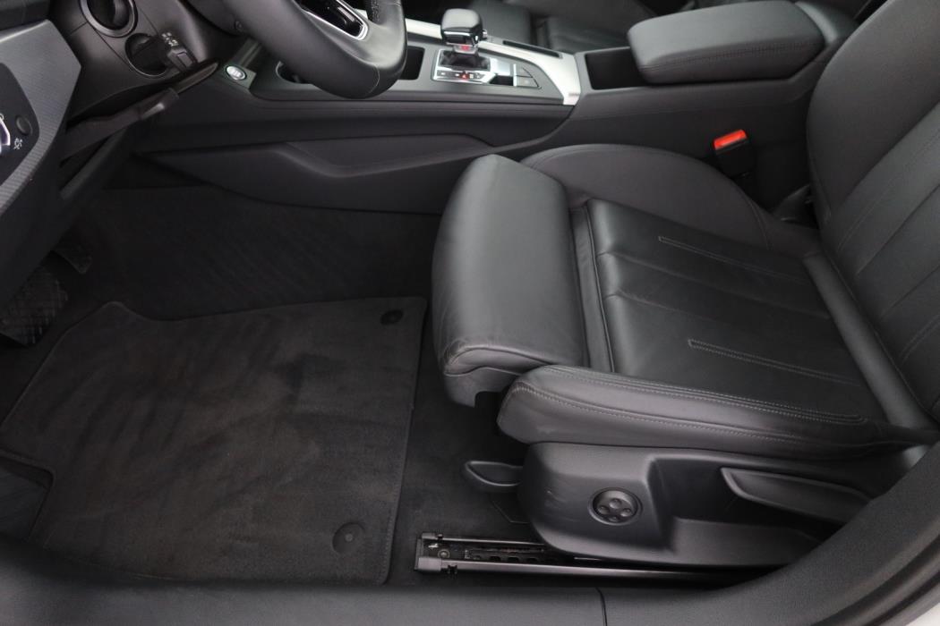 AUDI A4 2023