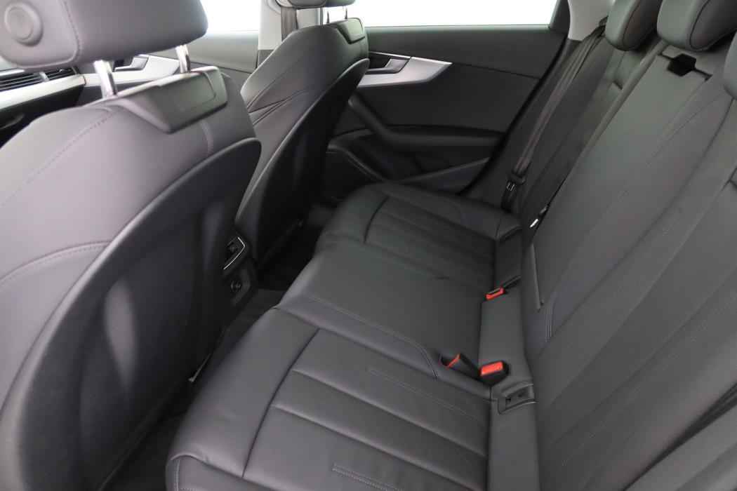 AUDI A4 2023