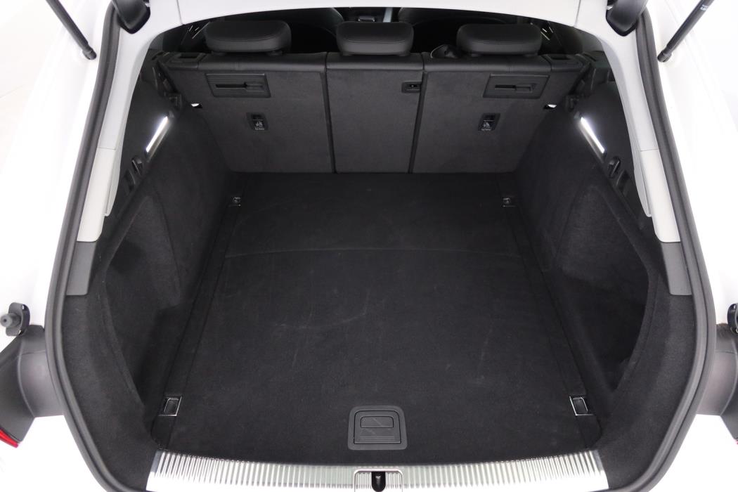 AUDI A4 2023