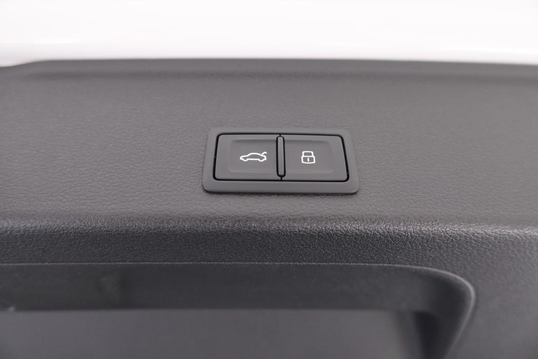 AUDI A4 2023