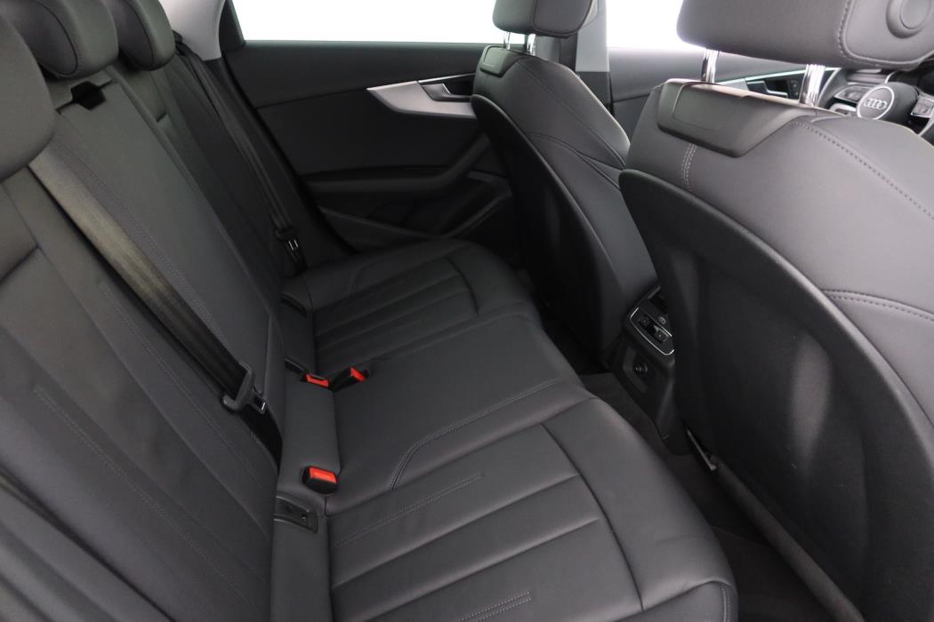 AUDI A4 2023