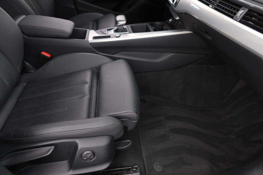 AUDI A4 2023