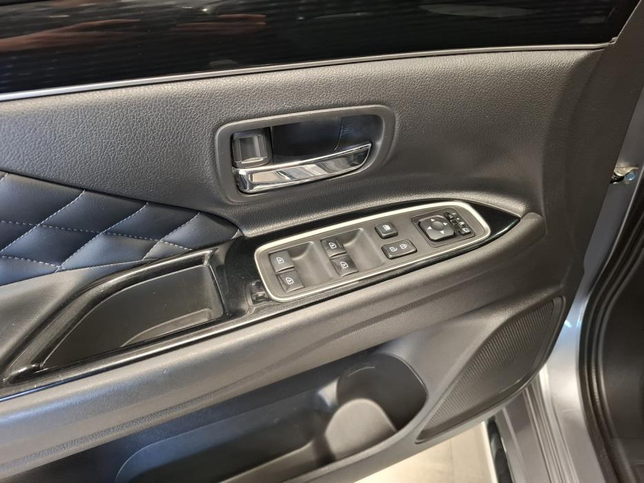 MITSUBISHI Outlander PHEV 2019