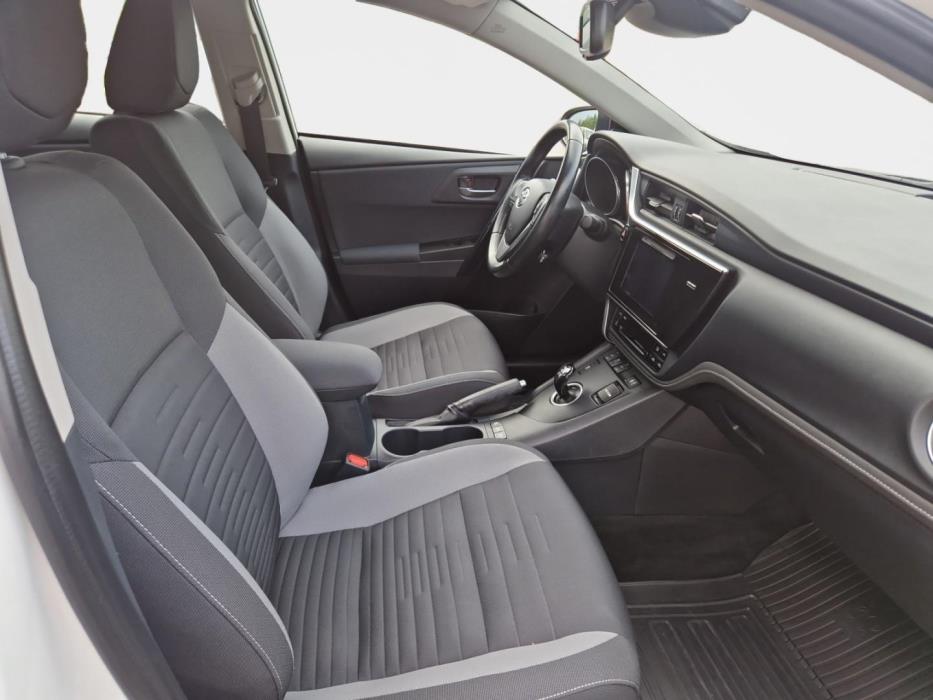 TOYOTA Auris 2017