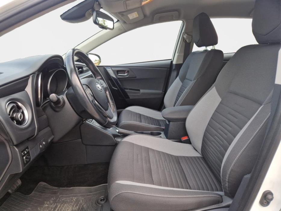 TOYOTA Auris 2017
