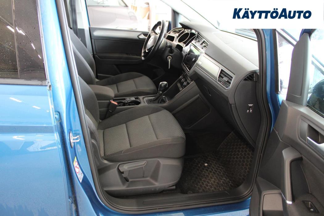 VOLKSWAGEN Touran 2019