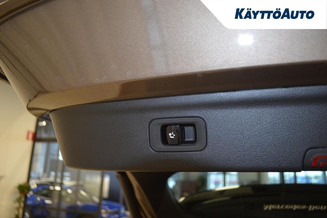 MERCEDES-BENZ EQE 2025