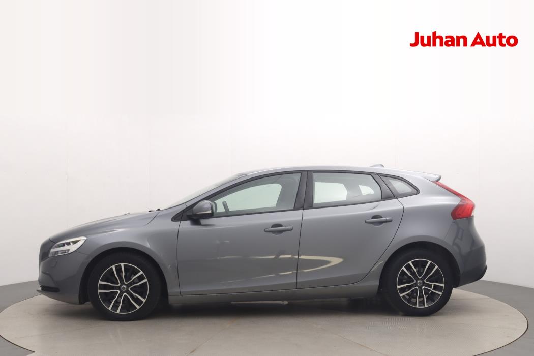 VOLVO V40 2016
