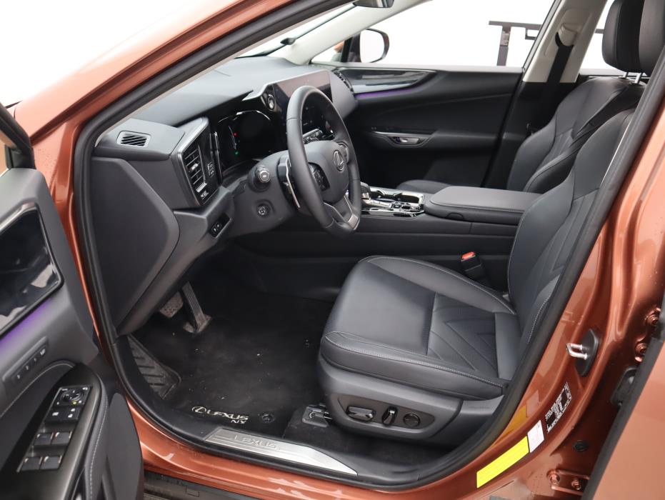 Lexus NX 2024
